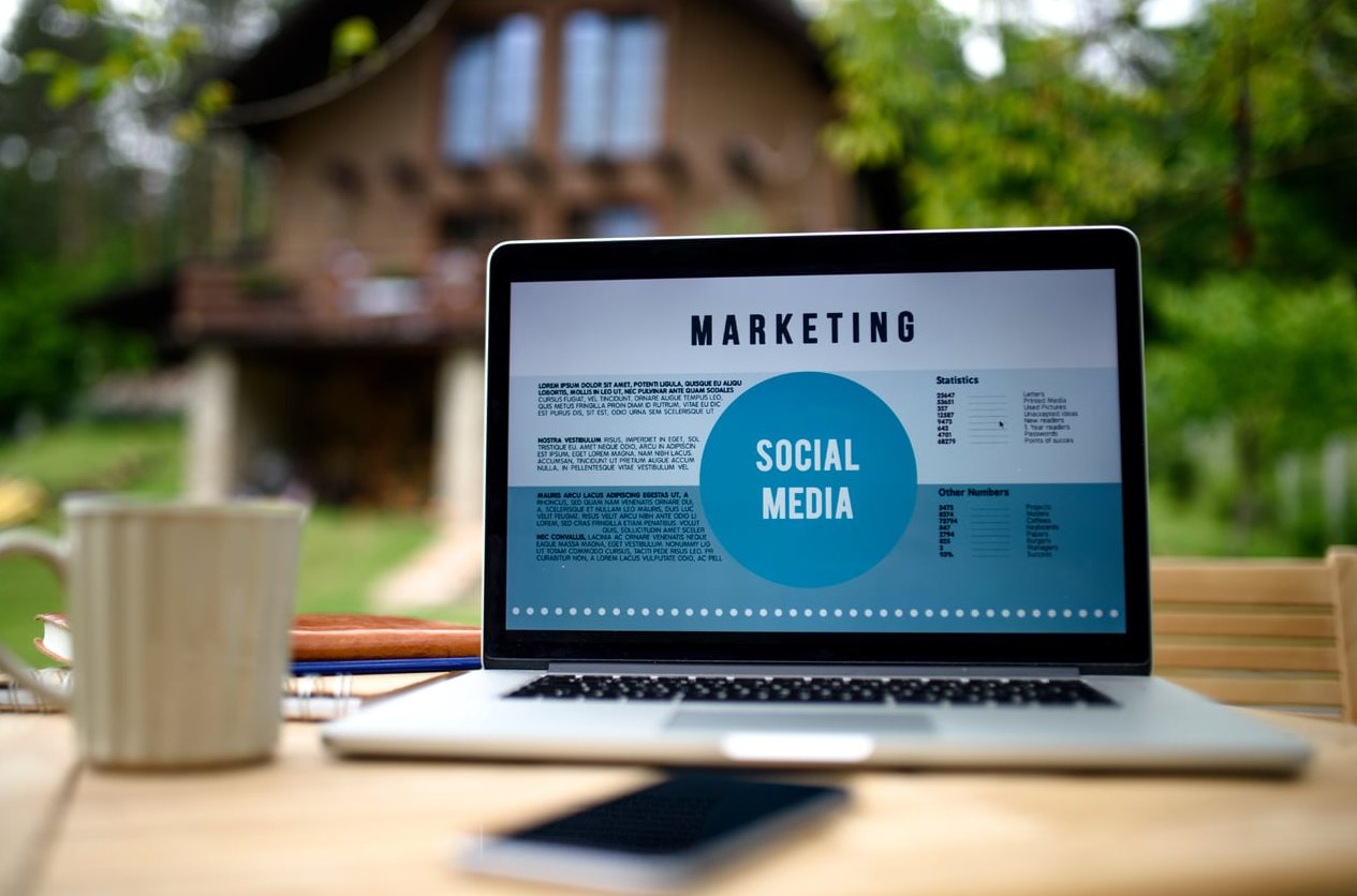 email marketing laptop